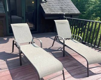 House at Maple Ridge, perfect for long stays. - Monaca - Balkón