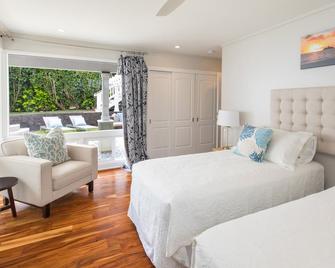 Amazing Kailua Bliss Beach House Pool! Game Room! 1 House from the Beach - Kailua - Schlafzimmer