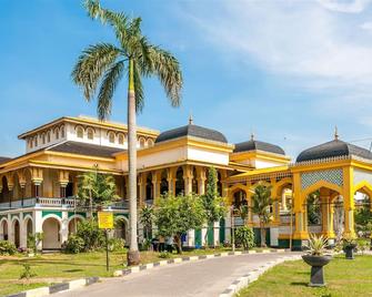 Hotel Grandhika Setiabudi Medan - Medan - Building