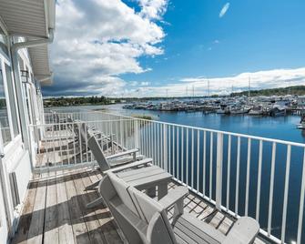 Weathervane Inn - Montague - Balcony