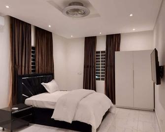 Banner Vacation Home & Swimming Pool - Prampram - Bedroom