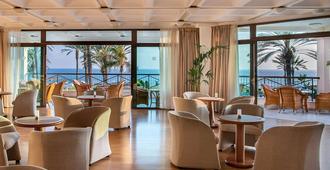Constantinou Bros Athena Beach Hotel - Pafos - Restaurante