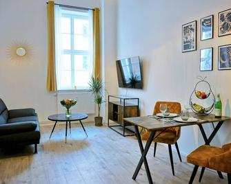 Hogulu - Rollstuhlfreundliches App 24 - Brandenburg an der Havel - Living room