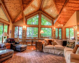 Fairway Mountain Villa - Burnsville - Living room