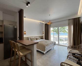 Penthouse & apartments by the Sea airport Airstay - Artémida - Bedroom