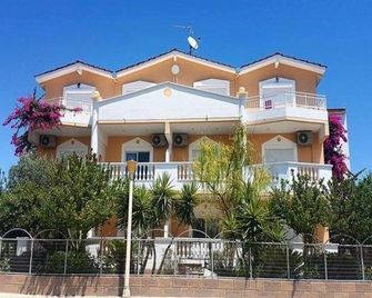 Paul's Garden Studios - Kolympia - Gebouw