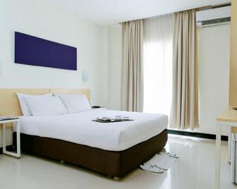 Griya Sintesa Hotel - Manado - Bedroom