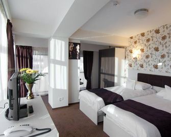 West Plaza Hotel - בוקרשט - חדר שינה
