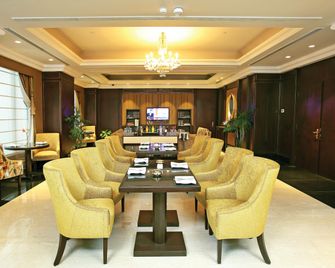 Eros Hotel New Delhi, Nehru Place - New Delhi - Lounge