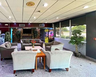 Quality Inn & Suites Cincinnati Downtown Area - Cincinnati - Lobby