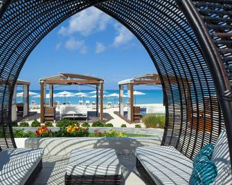 The Westin Grand Cayman Seven Mile Beach Resort & Spa - George Town - Patio