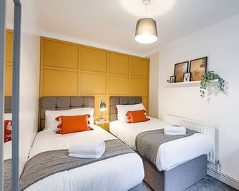 Spacious Swansea City Retreat - Swansea - Bedroom