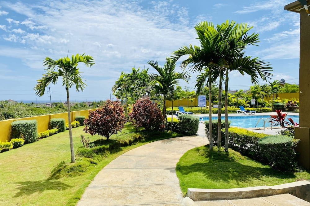 Jhadano Villa 3BR Pool Shuttle 3 Mins to Beach - פאלמאות' (ג'מייקה) - בריכה