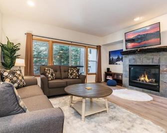 2bdr Condo - Three Minutes To Olympic Valley! - Tahoe City - Sala de estar