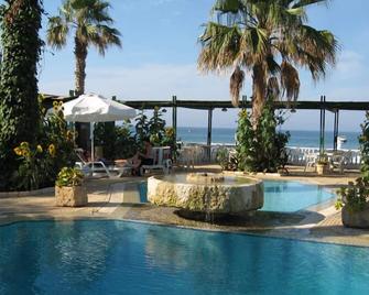 Topset Hotel - Kyrenia - Bazén