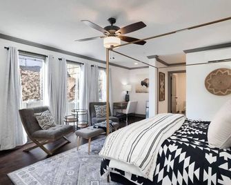Park House on Main-The Exchange #1: KingBed - Parkville