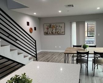 Normandie Hostel - Los Angeles - Dining room