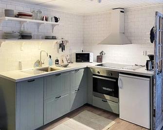 4 Star Holiday Home in Ockero - Öckerö - Cocina