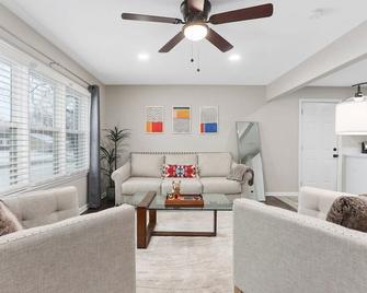 Great For Familieskingbeds|arcade|near Dt Ls - Lee's Summit - Living room