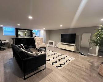 Cozy renovated 2 bedroom basement unit ! - Teaneck - Living room