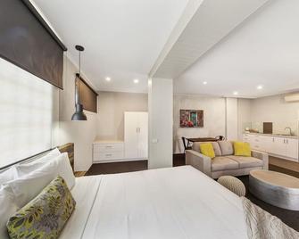 Moonlight Bay Apartments - Rye - Bedroom