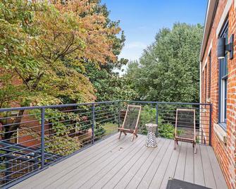 Neat Suites, The Baldwin Flatts - Covington - Balkong