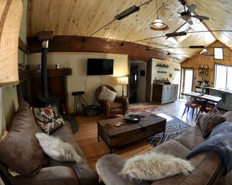 Charming Cabin Rental with Wood-Burning Stove in Eldora, Colorado - Nederland - Living room