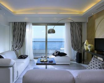 The Royal Blue a Luxury Beach Resort - Panormos - Huiskamer