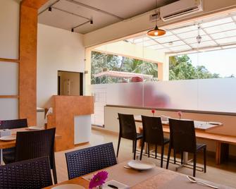Malvan's Aishwarya Hotel - Mālvan - Restaurant