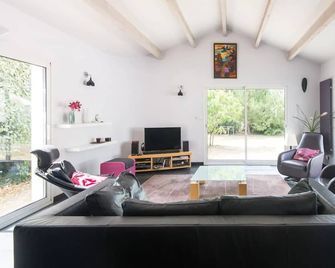 Villa 4 stars near the sea - swimming pool and sauna - Angoulins - Living room