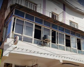 Royal Prince 2 Hotel - Meru - Building
