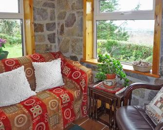 Angelas Farmhouse Lauragh by Trident Holiday Homes - Lauragh - Sala de estar