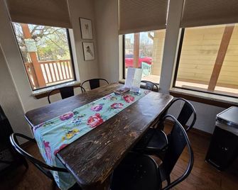 Mountain View, Hot tub, 1 private & 1 loft bedroom - Lawton - Dining room