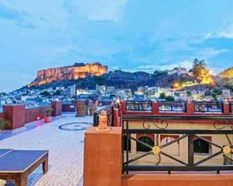 Jodhpur Heritage Haveli Guest House - Jodhpur - Balcón