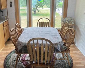 Home with panoramic lake views of Lake Poygan - Winneconne - Essbereich