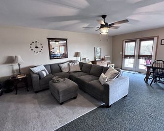 Now booking for spring & summer! Book your lake get-away now! Boat/dock avail! - Marion - Sala de estar