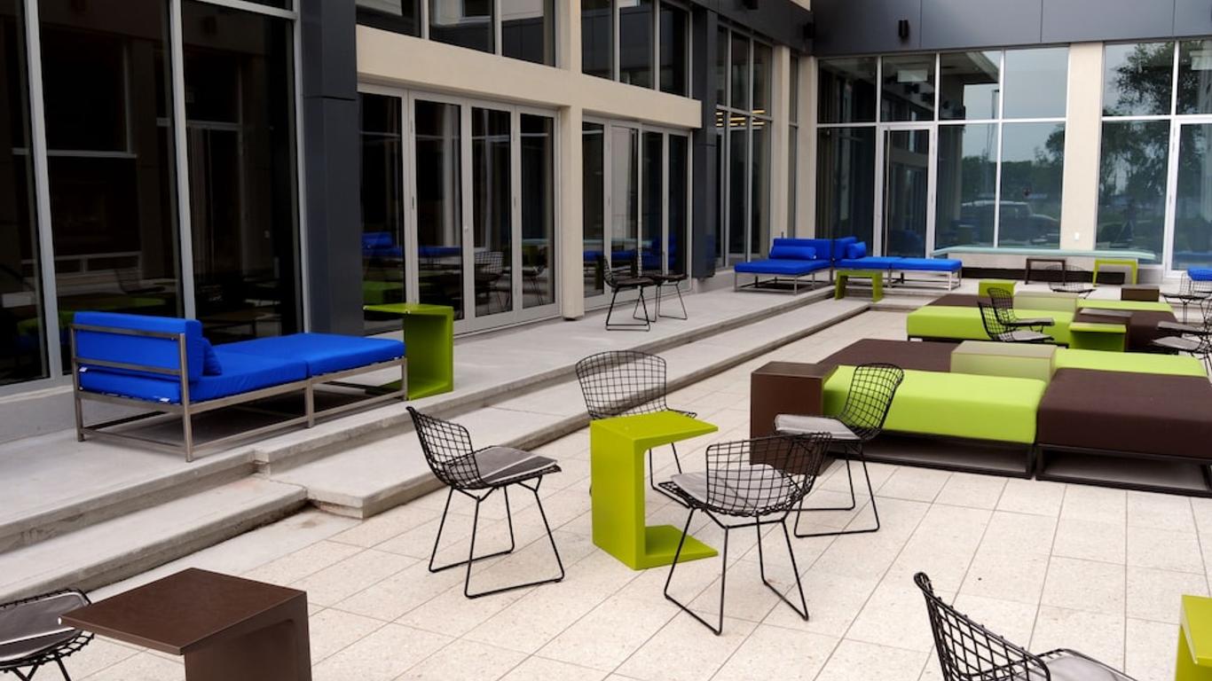 Aloft Montreal Airport