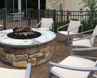Holiday Inn Express & Suites Oswego By IHG - Oswego - Patio