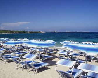 Hotel Stelle Marine - Cannigione - Strand