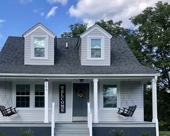 Bright and Serene Country Cottage in the Blue Ridge Mountains - Hillsville - Gebouw