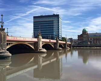 Quay Apartments Clarence House - Newport - Edificio