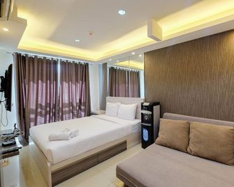 Modern And Comfy 1Br Apartment At Woodland Park Residence - Jakarta - Soveværelse