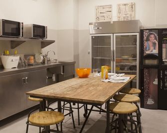 Malaga Stop Hostel Ab - Málaga - Cocina
