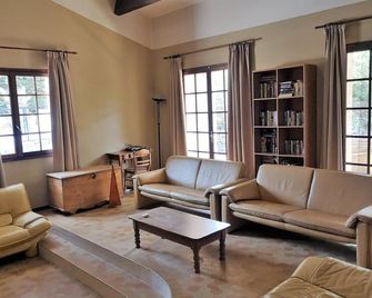 Child-friendly villa with private pool - Salazac - Sala de estar