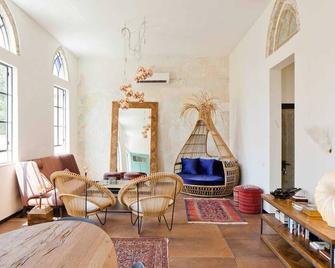 Luxe Jaffa 1 Bed Apartment - Tel Aviv - Living room