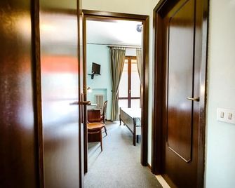 Hotel Meublé Moderno - Laveno-Mombello - Pasillo