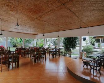 Nirvana Hotel Resort Tetebatu - Tetebatu - Restaurante