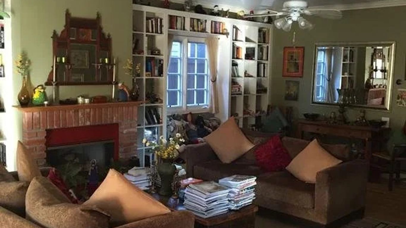 Elaine's Hollywood Bed & Breakfast