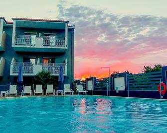 Galaxy City Hotel - Thasos Town - Piscina