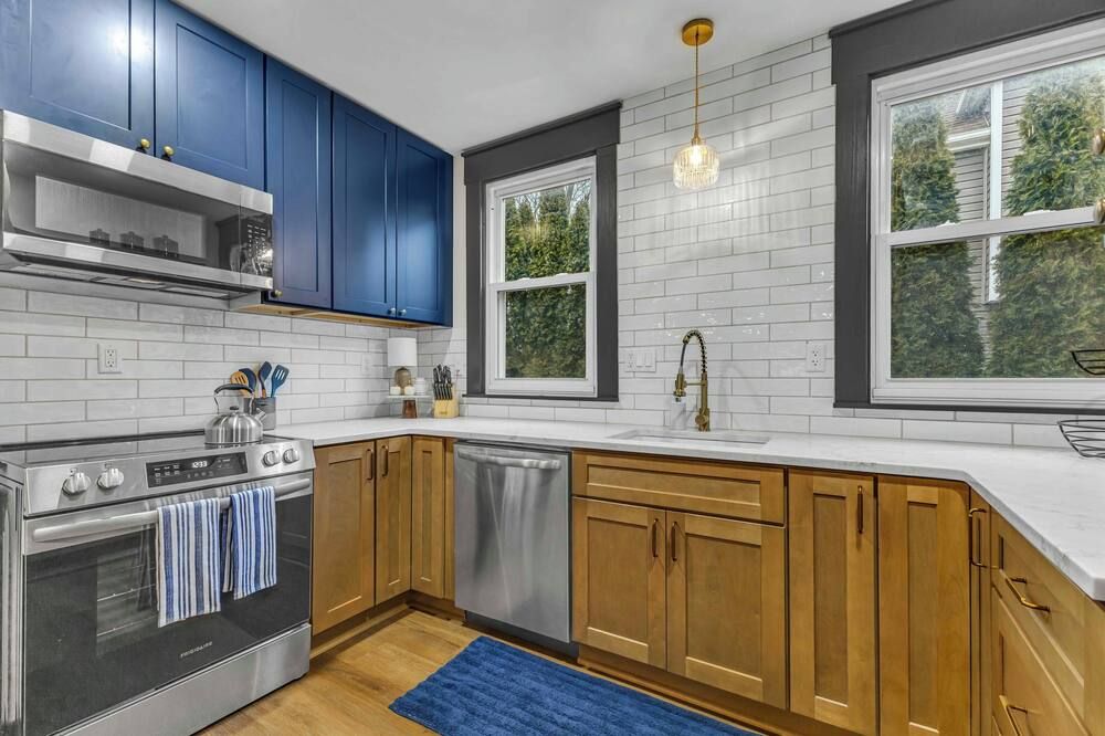 The Big Blue House- 5 bedroom house - 1 block from Historic Medina Square - Medina - Cucina